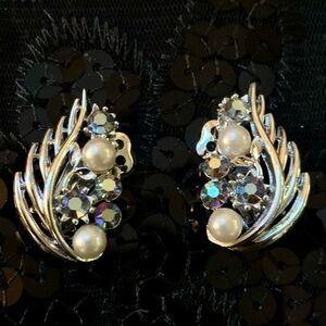 Vintage Lisner Aurora Borealis Signed Clip On Earrings